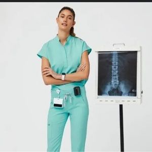 RARE FIND - aqua figs top